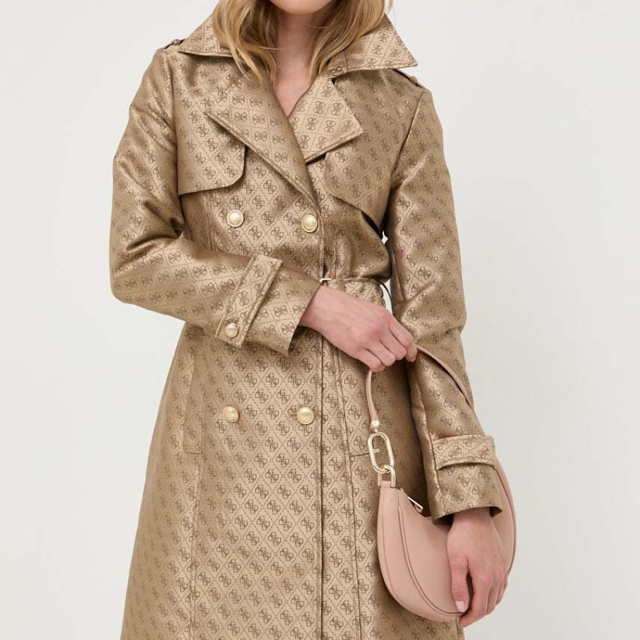 Palton maro de tranziție de la Guess cu aspect auriu metalizat și imprimeu ornamental 