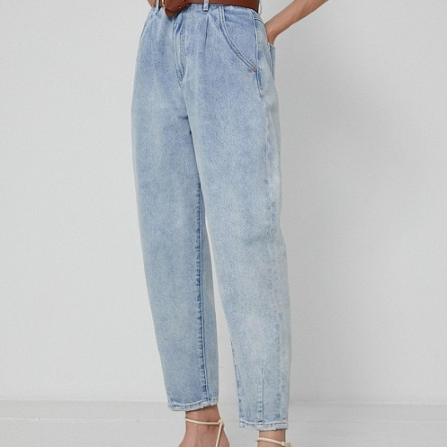 Jeanși albastru prespalat, 100% bumbac, din colecția Medicine, cu fason slouchy și talie înaltă.