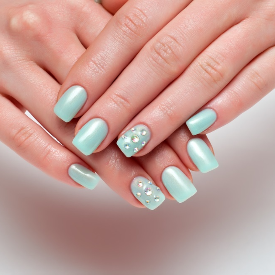  Manichiură cu cristale pentru vară 