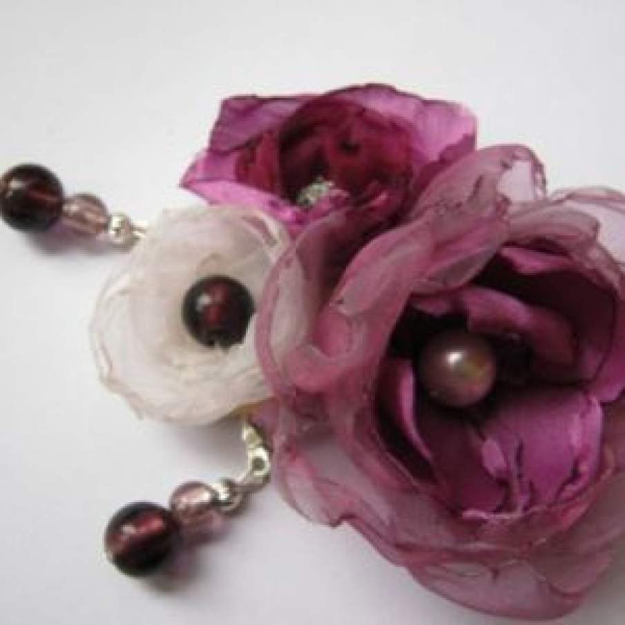 Brosa cu trandafiri hand-made