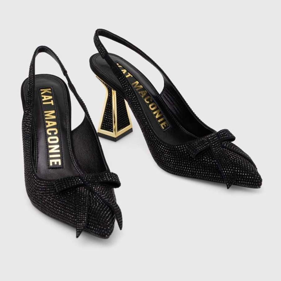 Pantofi pumps din colecția Kat Maconie, spectaculoși, confecționati din material sintetic și piele întoarsă. Tocul cu auriu este punctul lor principal de atracție, dar și funda decorativă