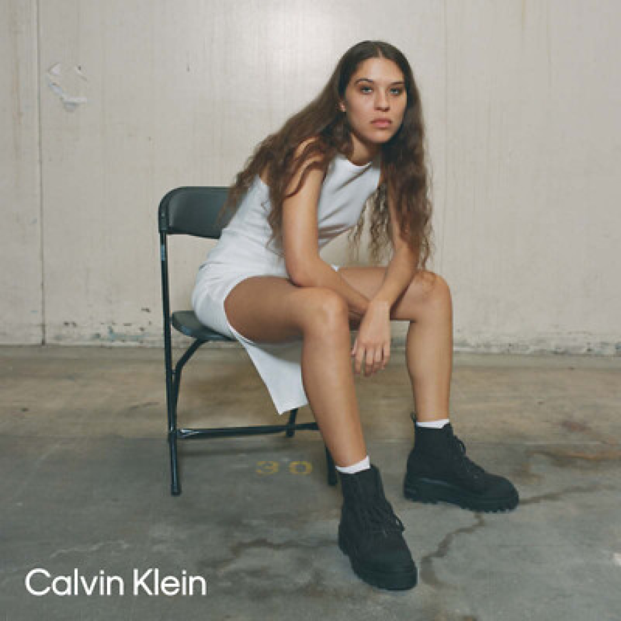 Petrece primăvara în #MyCalvins - look-uri iconice ideale pentru escapade urbane 