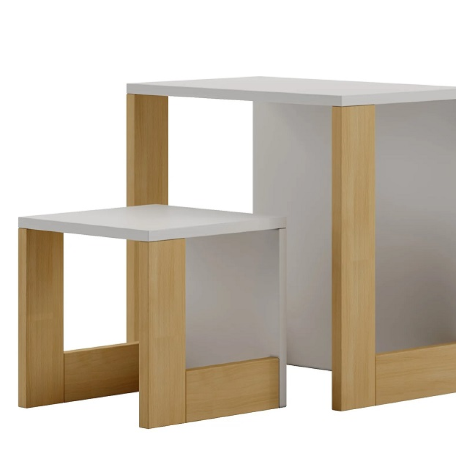 Birou de copii în stil cub din colecția Cube  Pinio. Are dimensiunile de 50x34 cm și oferă un aspect modern și deosebit camerei copilului 