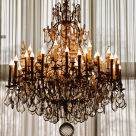 6 beneficii ale atârnării unui candelabru în camera de zi