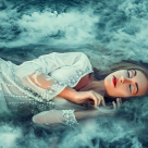 Dicționar de vise: Ce înseamnă când visezi APĂ (că te scalzi, inundații, apă mare și alte modalități prin care poți visa apa)