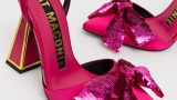 Pantofi roz fucsia by Kat Maconie. Au toc înalt și gros și detaliu decorativ în față, tip fundă strălucitoare, cu paiete. 