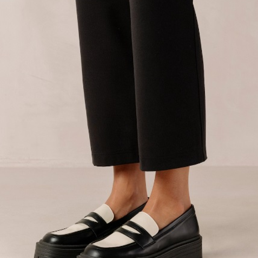 Pantofi loafer de piele ecologică SVEGAN by ALOHAS cu un contrast interesant cromatic, alb-negru 