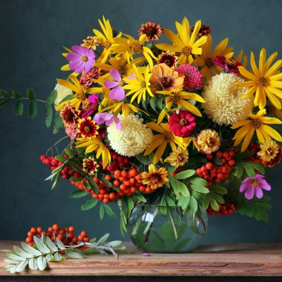 Buchet de toamna cu flori de gradina 