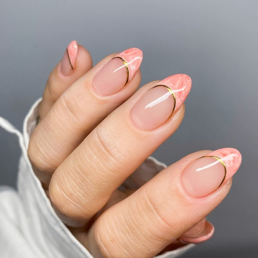 Modele de manichiură french cu accente luxoase și prețioase, în tendințe în 2025