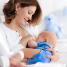 Sănătos la pieptul mamei