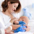 Sănătos la pieptul mamei
