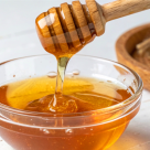 Mierea – secretul natural care șterge ridurile și redă luminozitatea tenului după 40 de ani