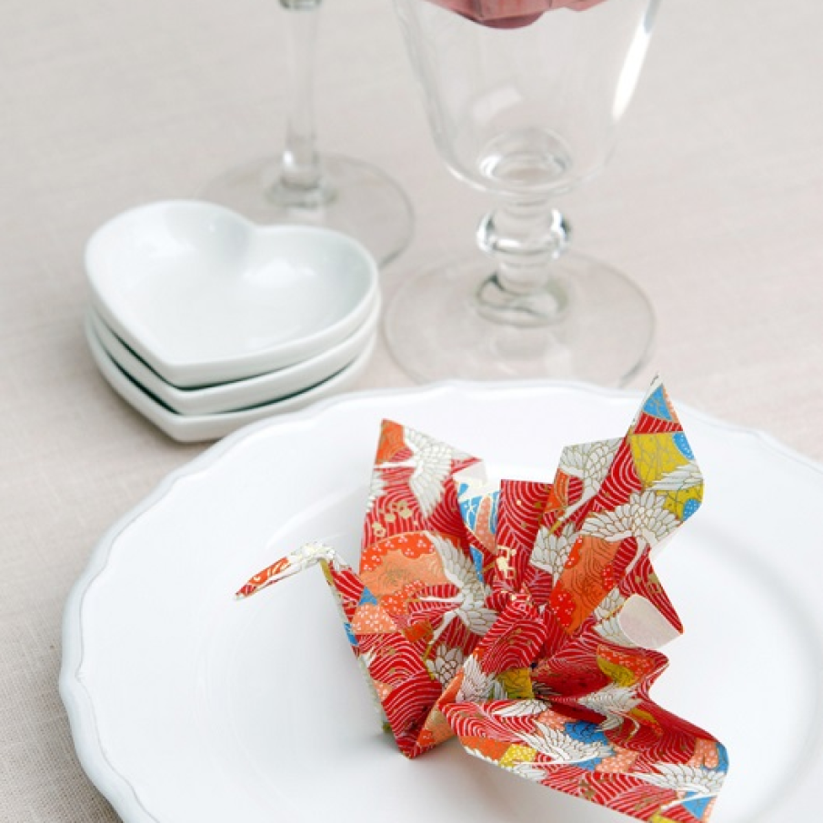 Stiati ca initial traditia japoneza origami presupunea confectionarea de cocori, berze si corabii din hartie? Cocorul, spre exemplu, este vestitorul primaverii. 