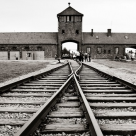 A salvat vietile a 669 de copii in timpul Holocaustului… reactia lui cand ii revede peste ani este pur si simplu emotionanta! 