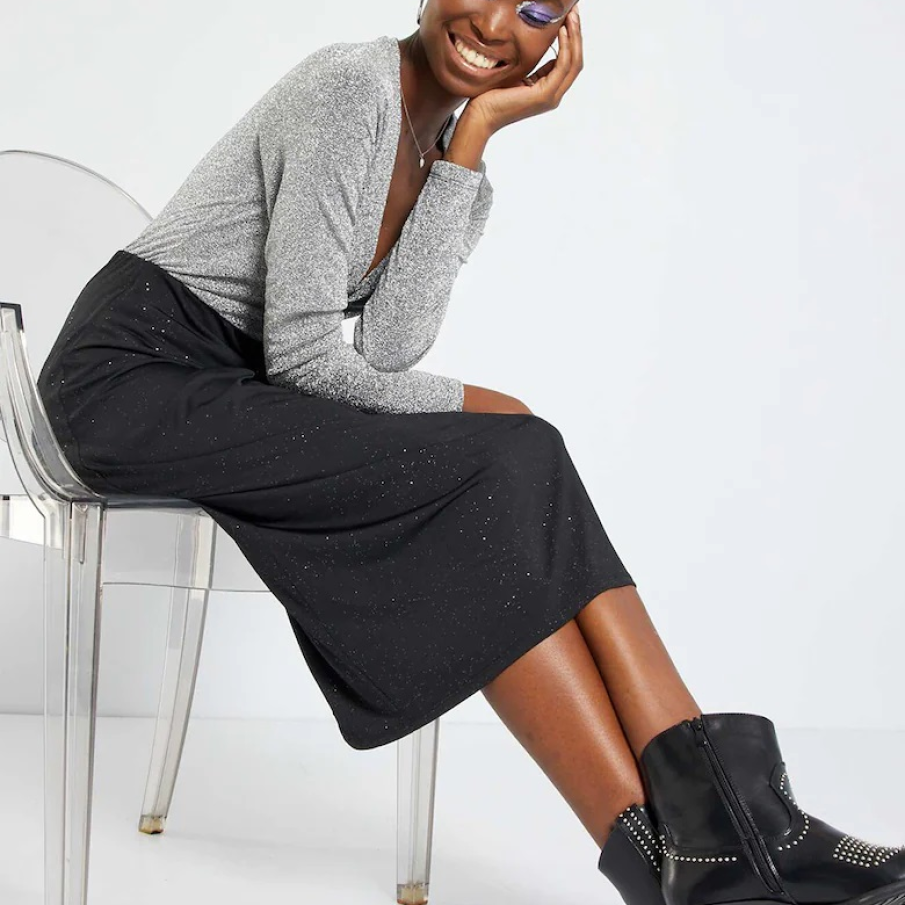 Body KIABI cu mânecă lungă și decolteu în V, în nuanță de argintiu cu reflexe de strălucire