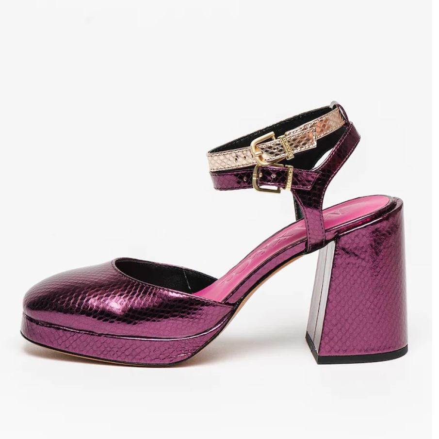 Pantofi Max&Co cu imprimeu, baretă dublă, în două culori, și toc gros, înalt. Sunt într-o nuanță tare de violet. 
