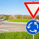 Schimbări importante în regulile de circulație. Poliția a anunțat cum se circulă acum în sensul giratoriu: ”Vechea practică nu mai e valabilă”