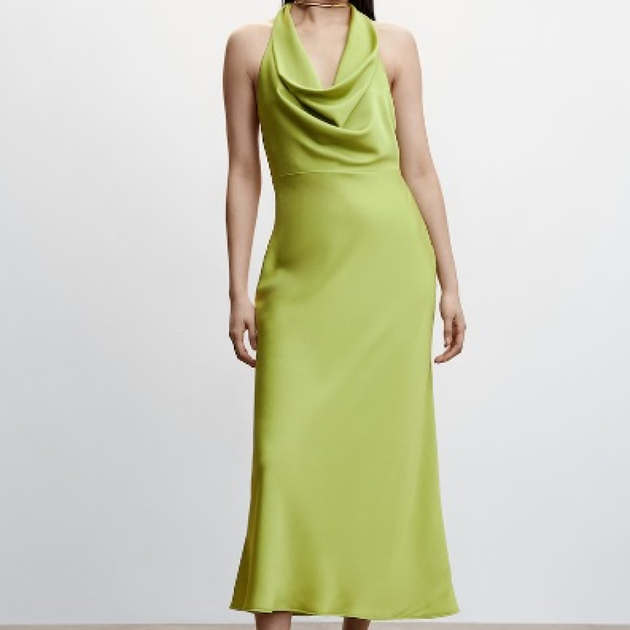 Rochie midi satinată de la Mango cu decolteu căzut, în nuanță de verde fistic. Pune în valoare silueta într-un mod elegant, rafinat