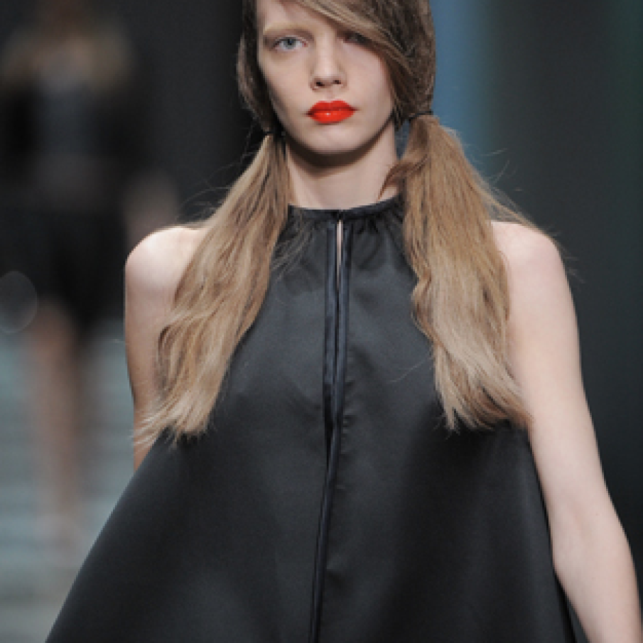 Buze in nuante corai, volum crescut