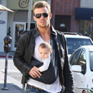 Si taticii isi pot purta bebeii