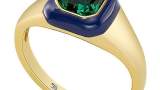 Inel auriu Fossil confecționat din metal cu decorație din piatră verde încadrată într-un fond albastru marin roial