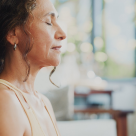 2 mantre de la Abraham Hicks care îți calmează sistemul nervos și te ajută să treci cu bine peste situațiile haotice