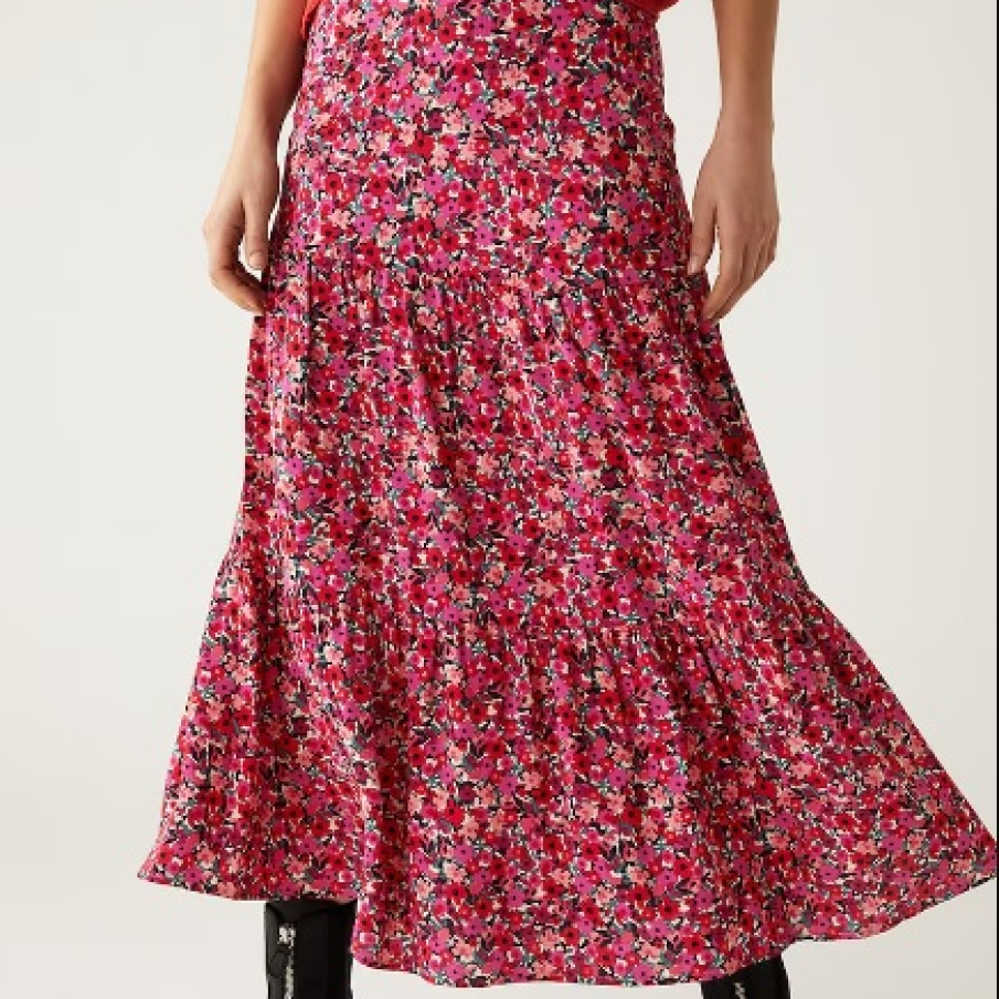 Fustă maxi cu model floral Marks & Spencer. Imprimeul este unul statement, ce combină roșul cu două nuanțe de roz