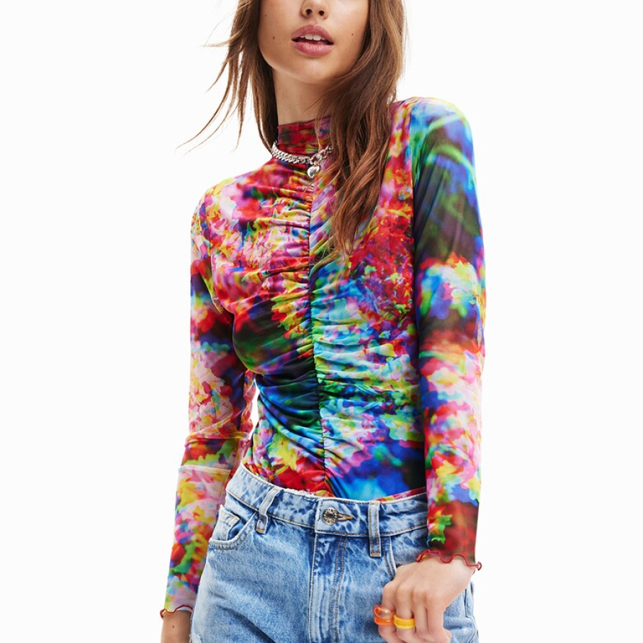 Body slim fit multicolor de la Desigual. Dispune de un imprimeu abstract și are un detaliu elastic plisat 