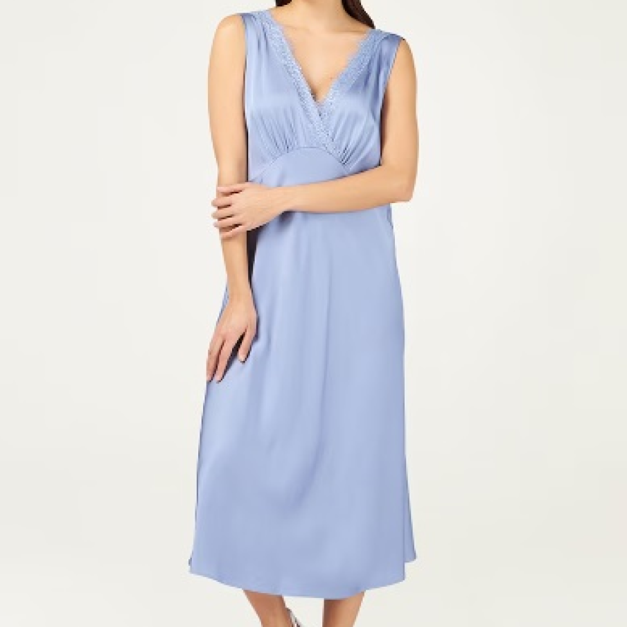 Rochie de satin de la Oltre, cu garnituri de dantelă, într-o superbă nuanță de albastru azur 