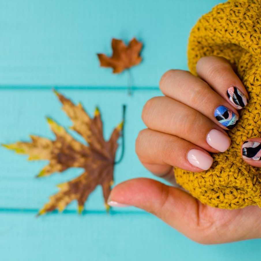 Dungile șerpuitoare au fost în tendințe în vara 2021 și le regăsim și în această toamnă pe unghiuțe