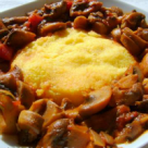 Tocanita de ciuperci cu mamaliguta