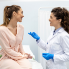 Prima vizită la ginecolog ca viitoare mămică. Ce presupune?