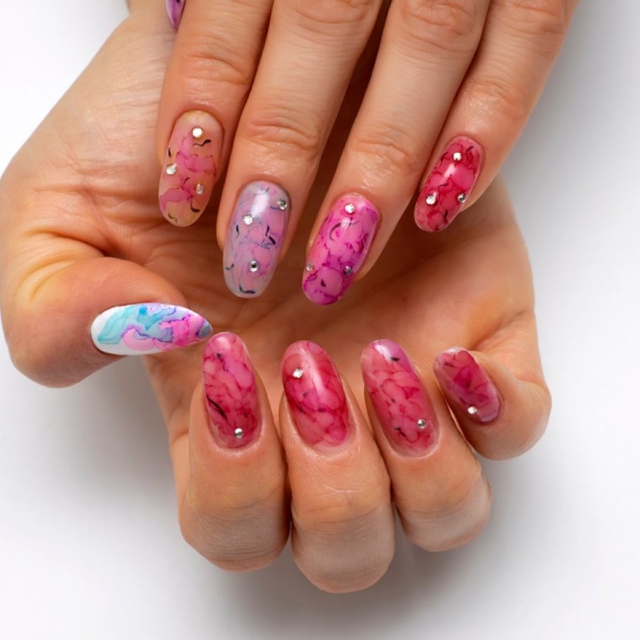  Manichiură cu cristale pentru vară 