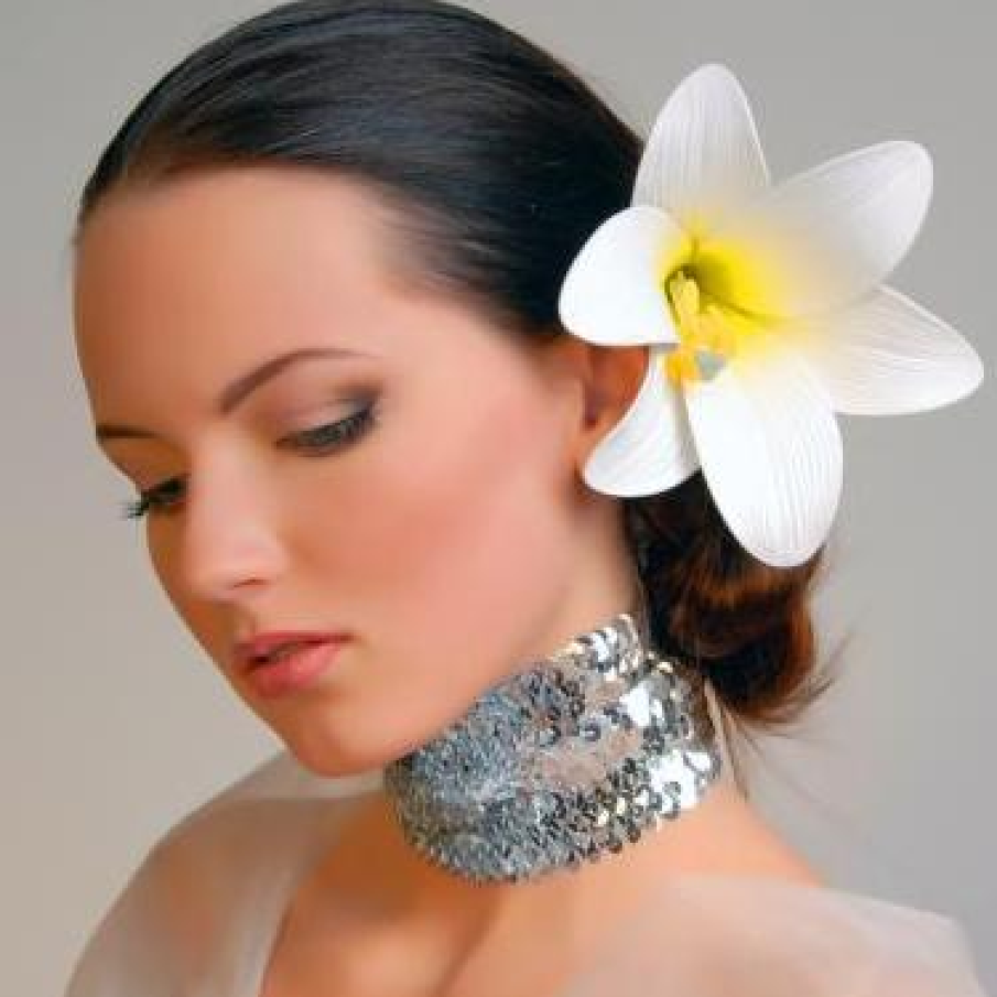 Coafura distinctiei: Coc simplu, exotic 