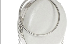 Geantă plic rotundă în nuanță de gri light cu mâner fix, din lanț metalic, cu aspect elegant 