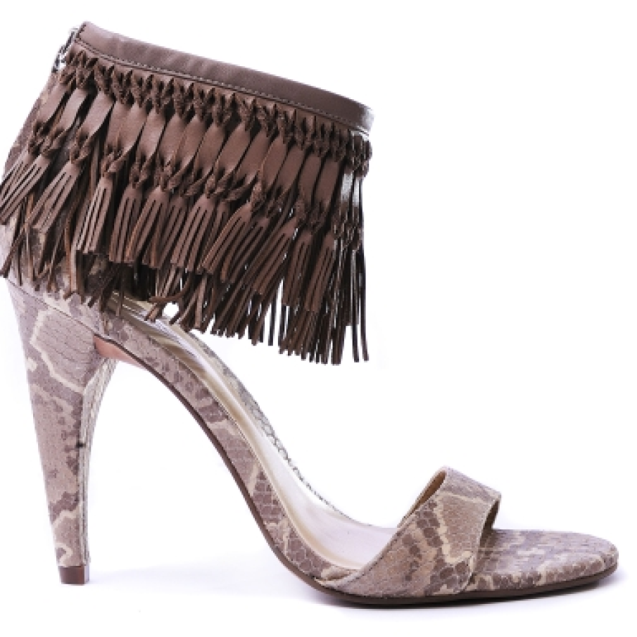 Sandale cu bareta in franjuri si ciucuri