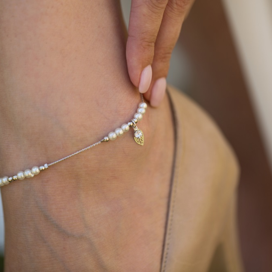 Brățară elegantă de picior ce poate fi purtată și la evenimentele pretențioase sau chiar la nuntă