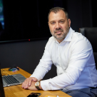 Ideologiq împreună cu Asociația Educație pentru Viața Reală dezvoltă proiectul Banocontrol: o platformă de educație financiară adresată tinerilor, marca Banometru