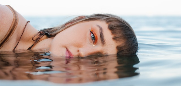 Poti sta mult timp singura?