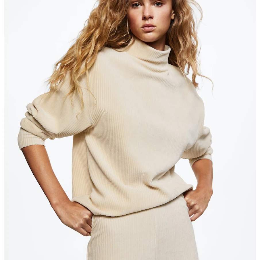 Bluză nude supradimensionată de reiat de la Mango 