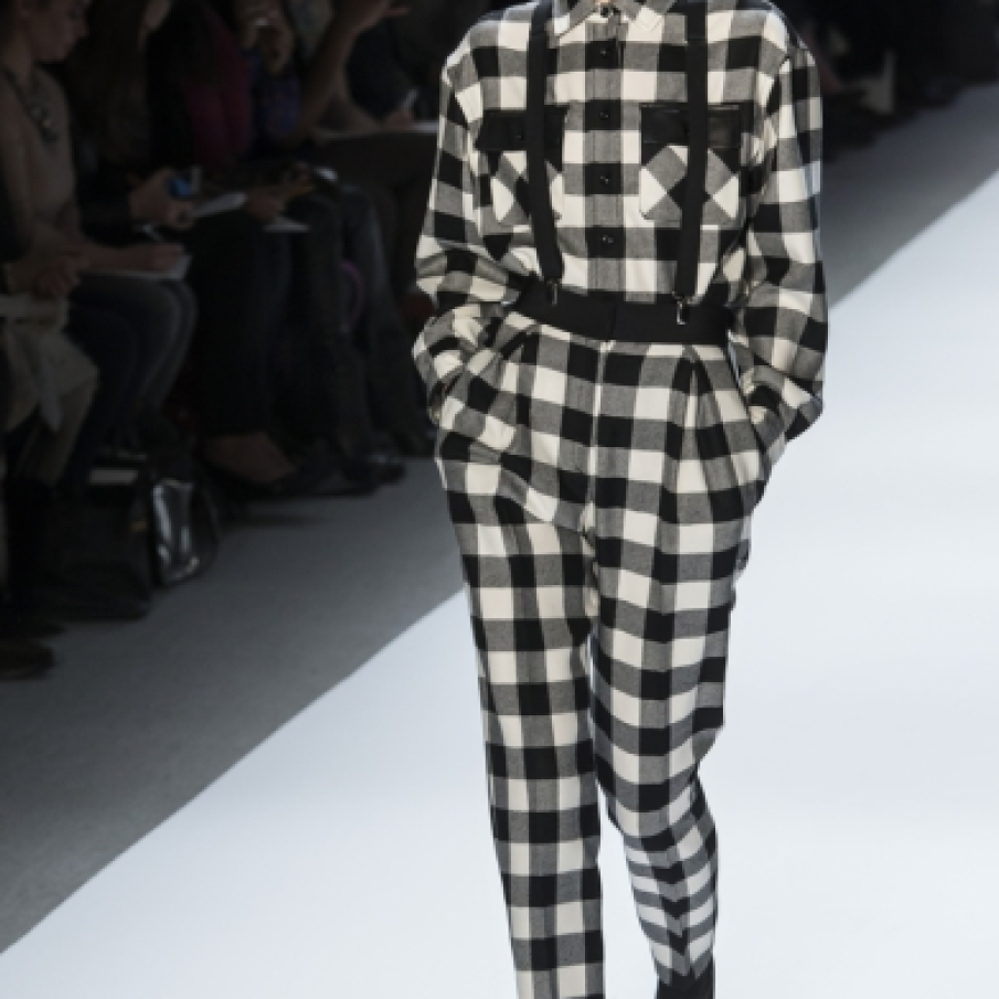 Pantalonii cu bretele 