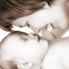 Povestea extraordinara a mamei care si-a inviat bebelusul prin imbratisari si dragoste