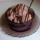 Inghetata cremoasa cu cacao, stafide si rom