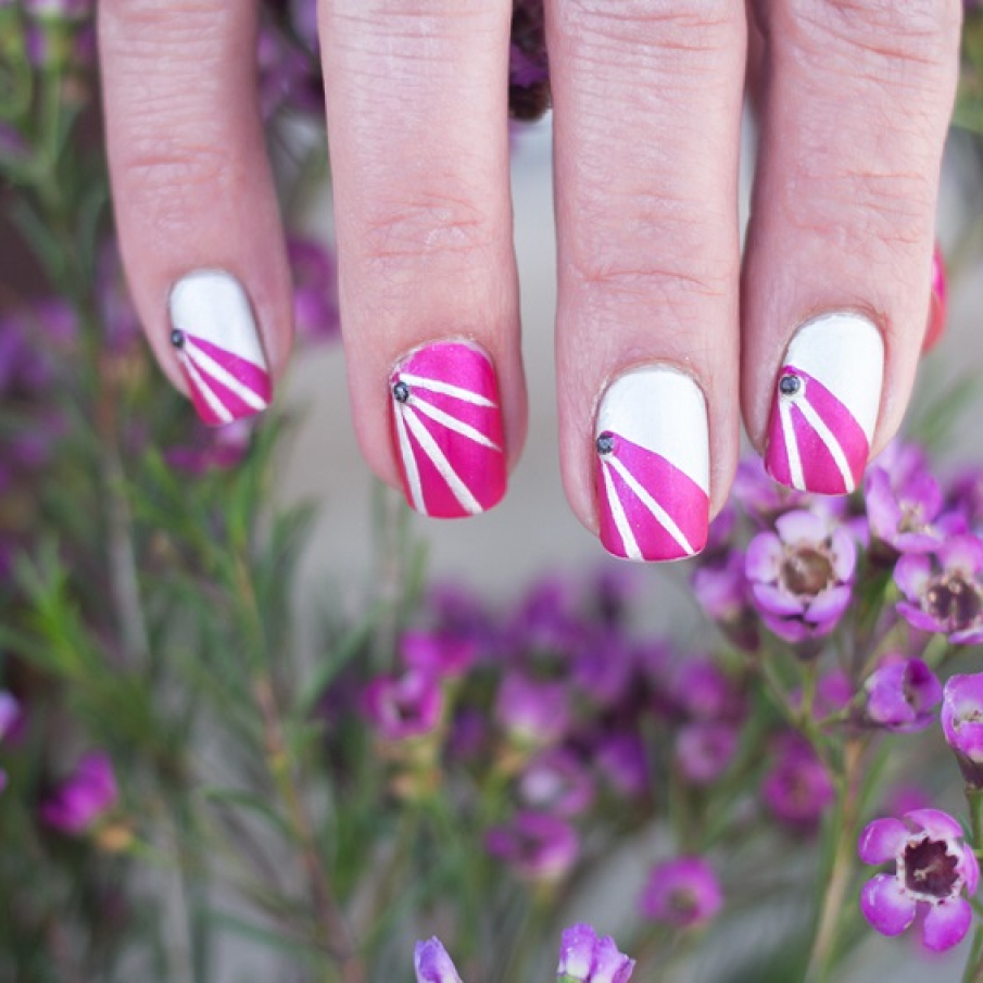 Artă pe unghii cu inspirație din lumea florală a primăverii 