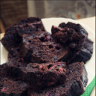 Prajitura cu ciocolata, cafea si fructe de padure 