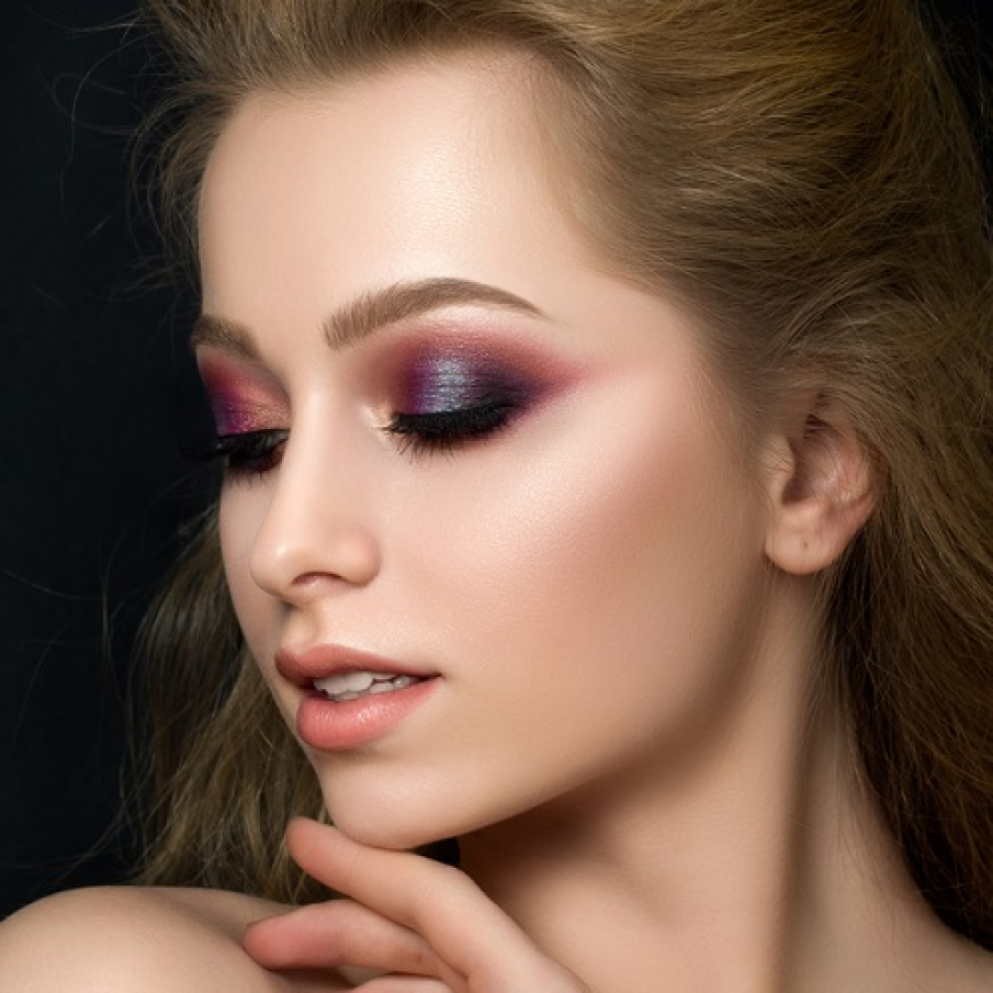 Machiaj de toamna in tonuri de violet si roscat