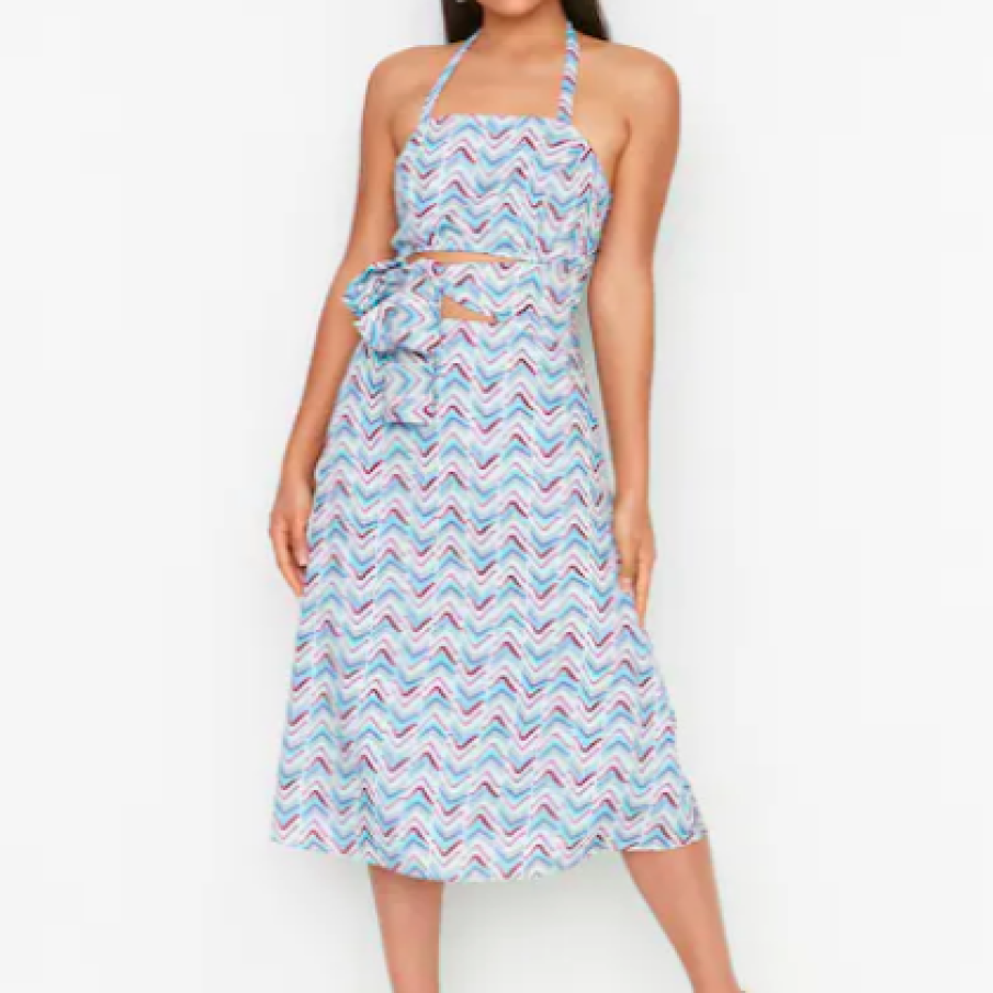 Trendyol Rochie evazată cu decolteu halter