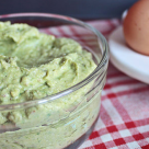 Pateu vegetarian cu fasole verde si nuca