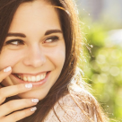 Râzi, femeie, fiindca râsul îți înnobilează viața....