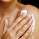 Soluții naturale pentru o hidratare intensă a pielii uscate pe timpul iernii 